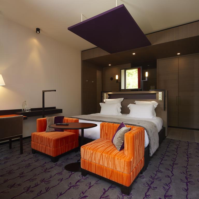 Hotel Chateau De Mery Стая снимка